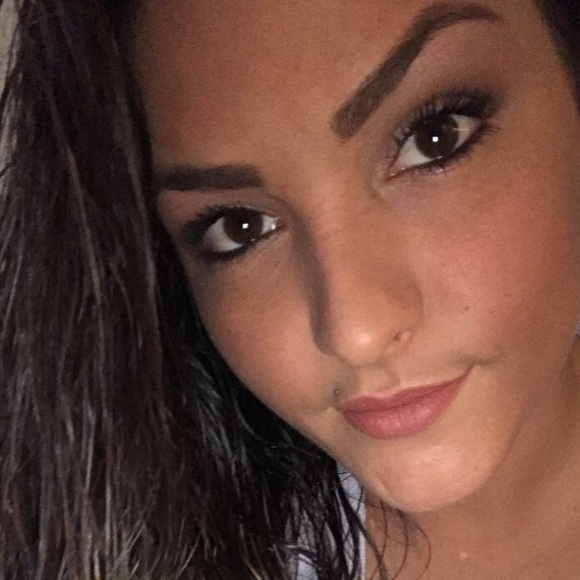 Meet your Posher, Amber - Picture 2 of 3